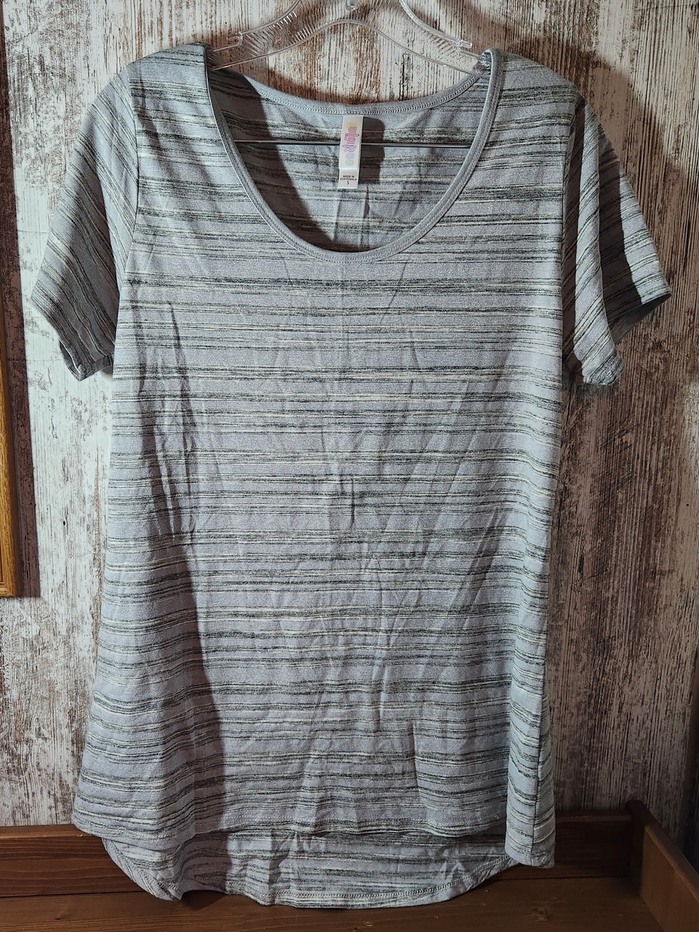 LuLaRoe Gray Striped Scoop Neck Short Sleeve Tee Lightweight Size Small